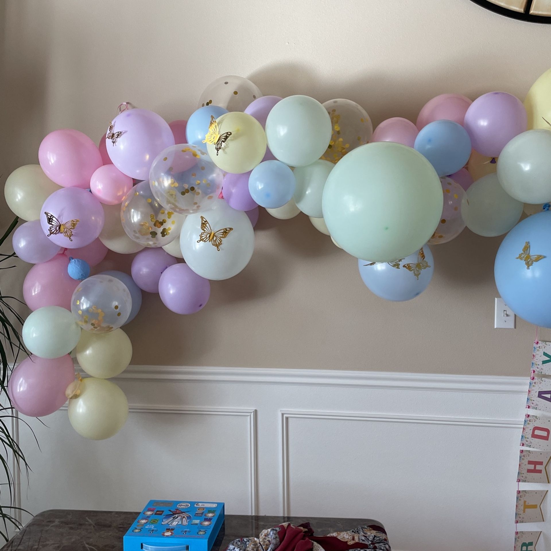 Balloon garland