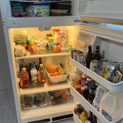 FRIGIDAIRE REFRIGERATOR 