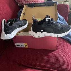 Tennis shoes as you can see brand new in the box never been wore. I got them for my birthday and they don't fit so now I have to sell them II'm asking