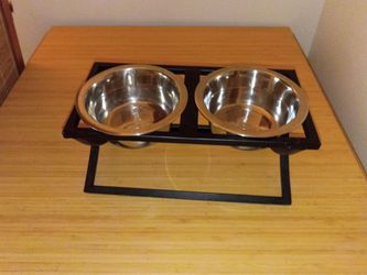 Dog or cat bowls with stand. Metal stand in perfect condition. No dings,scratches,or dents in stand or bowls.