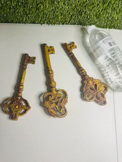 Cast iron Keys! Set of 3! Like new