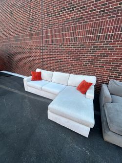 White Sectional Sofa/ Couch (We Deliver)