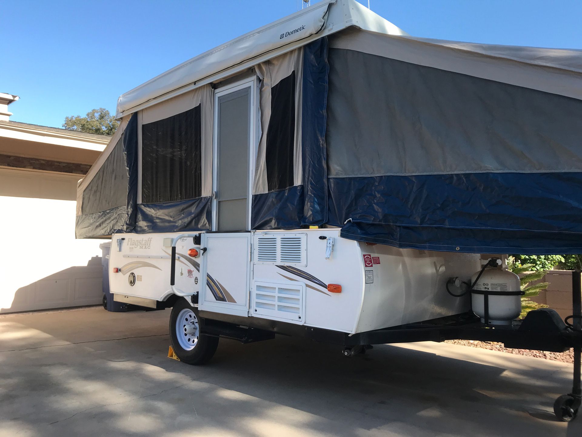 Pop up camper camping trailer