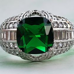 GORGEOUS STERLING SILVER RING WITH LABCREATED EMERALD & CZ SIZE 8