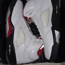 2020 Jordan 5 Retro Fire Red Size 11 New $240