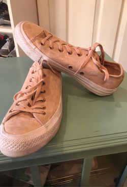 Women’s size 7 Converse shoes..