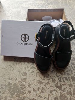 Giani Bernini women's black shoes- Size 8. Like New