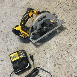 Dewalt 7 1/4in Circular Saw W/4ah Battery 