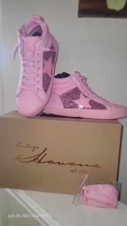 Pinky Sneaker