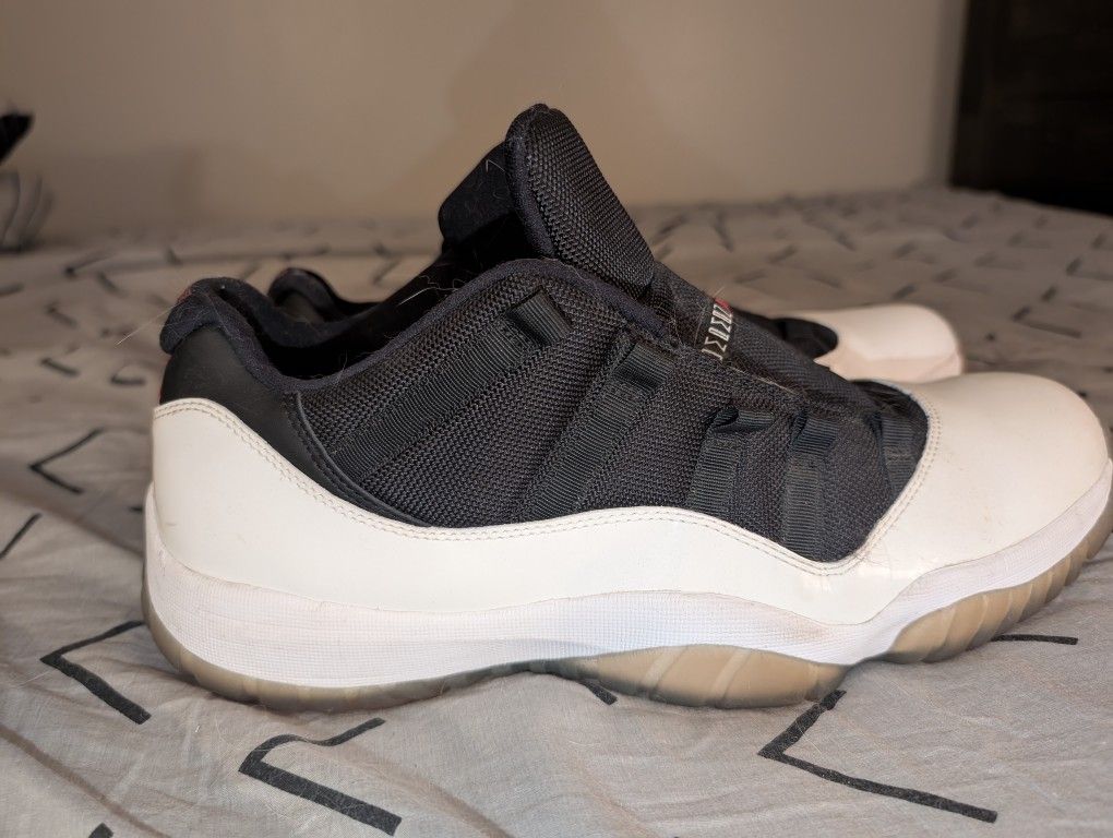 Air Jordan 11 Retro Low Tuxedo Size 13 No Laces