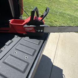 Milwaukee m18 Fuel Brushless 16in Chainsaw