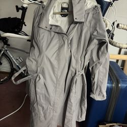 low Price Moving- RARE $290 + tax Retail WOMENS NORTH FACE WATERPROOF TRENCH
