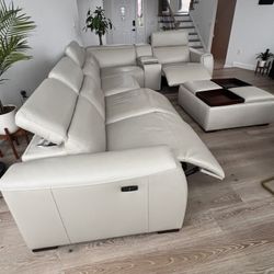 Reclining Sectional Sofa With A Storage Ottoman 