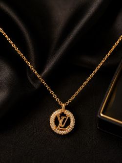 Louis Vuitton LV Circle Strass Pendant Necklace Gold (contact info removed)
