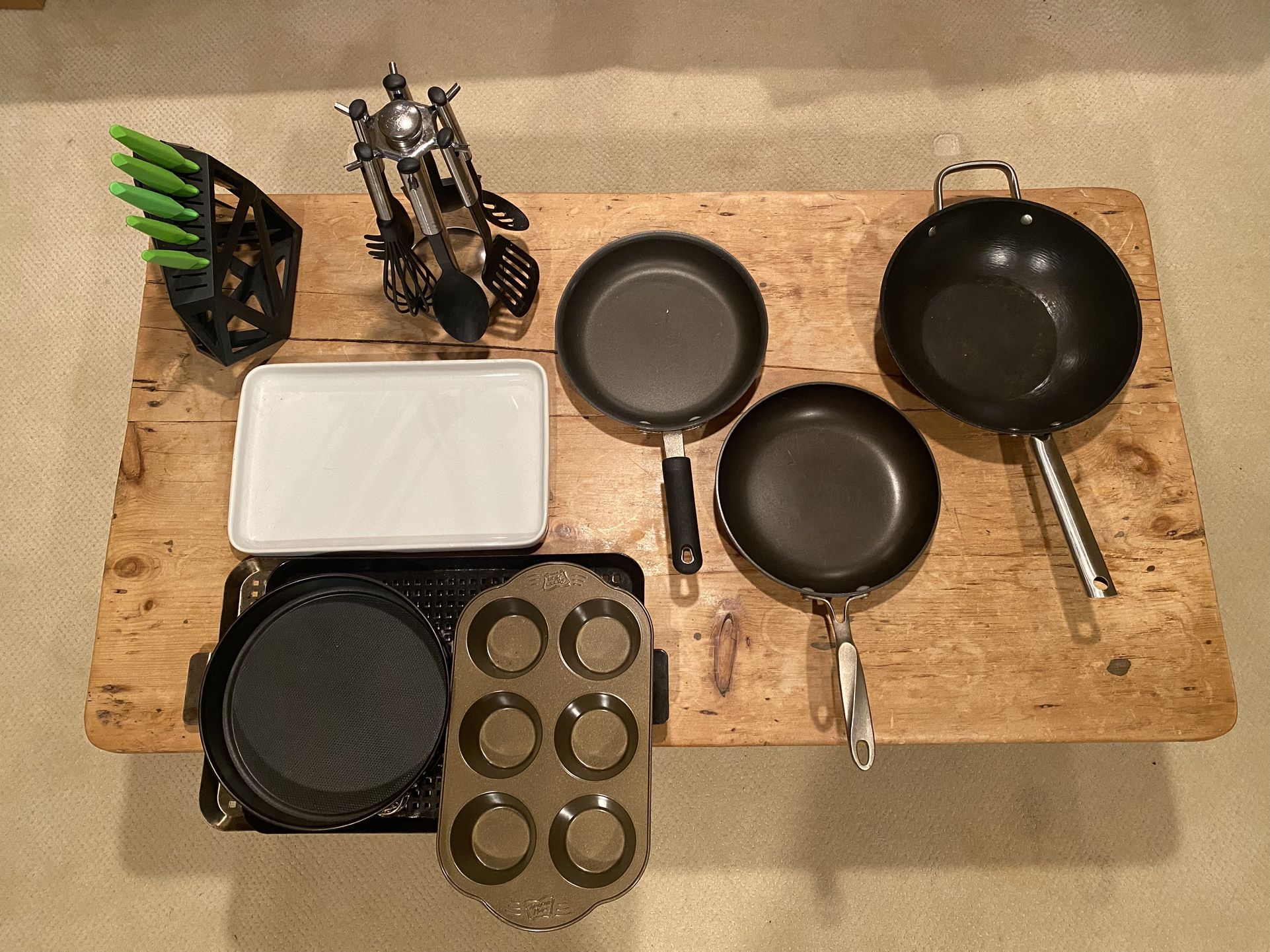 Knives, Pans, Cookware and Bakeware Lot