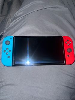 Nintendo Switch OLED model, includes 3 games