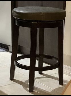 3 Swivel barstools , 24” height ... mint condition .. $80
