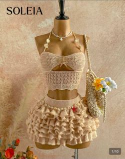 Tropicoqueta Karol g