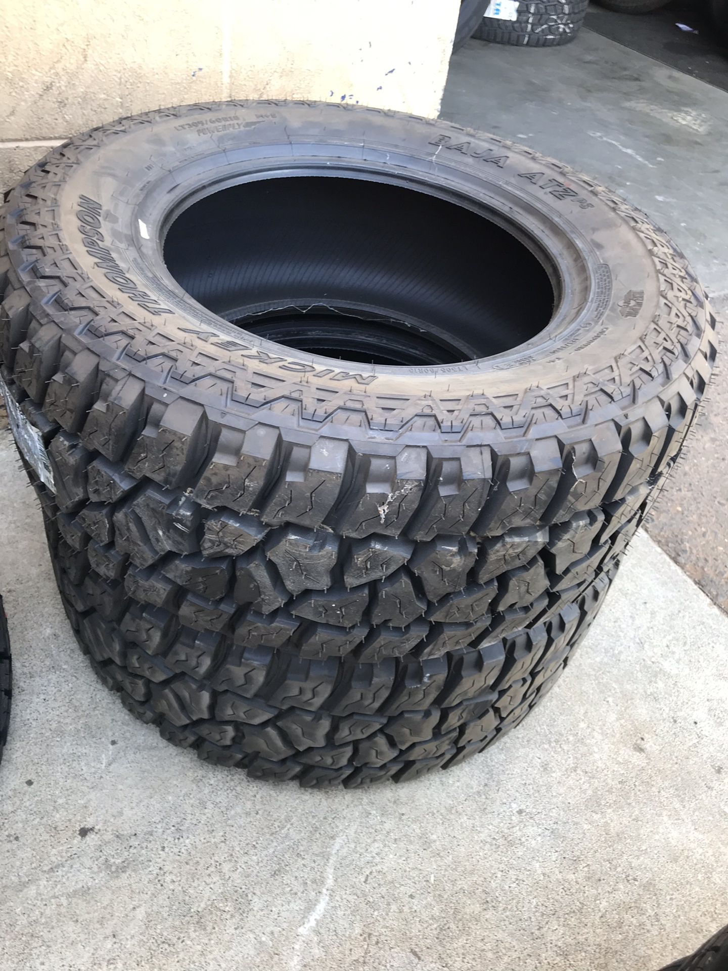 305/55/20 Mickey Thompson Tire