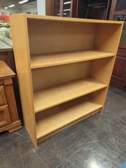 Medium oak bookcase