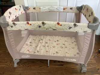 Pack n play with fun circus theme by Evenflo / Graco