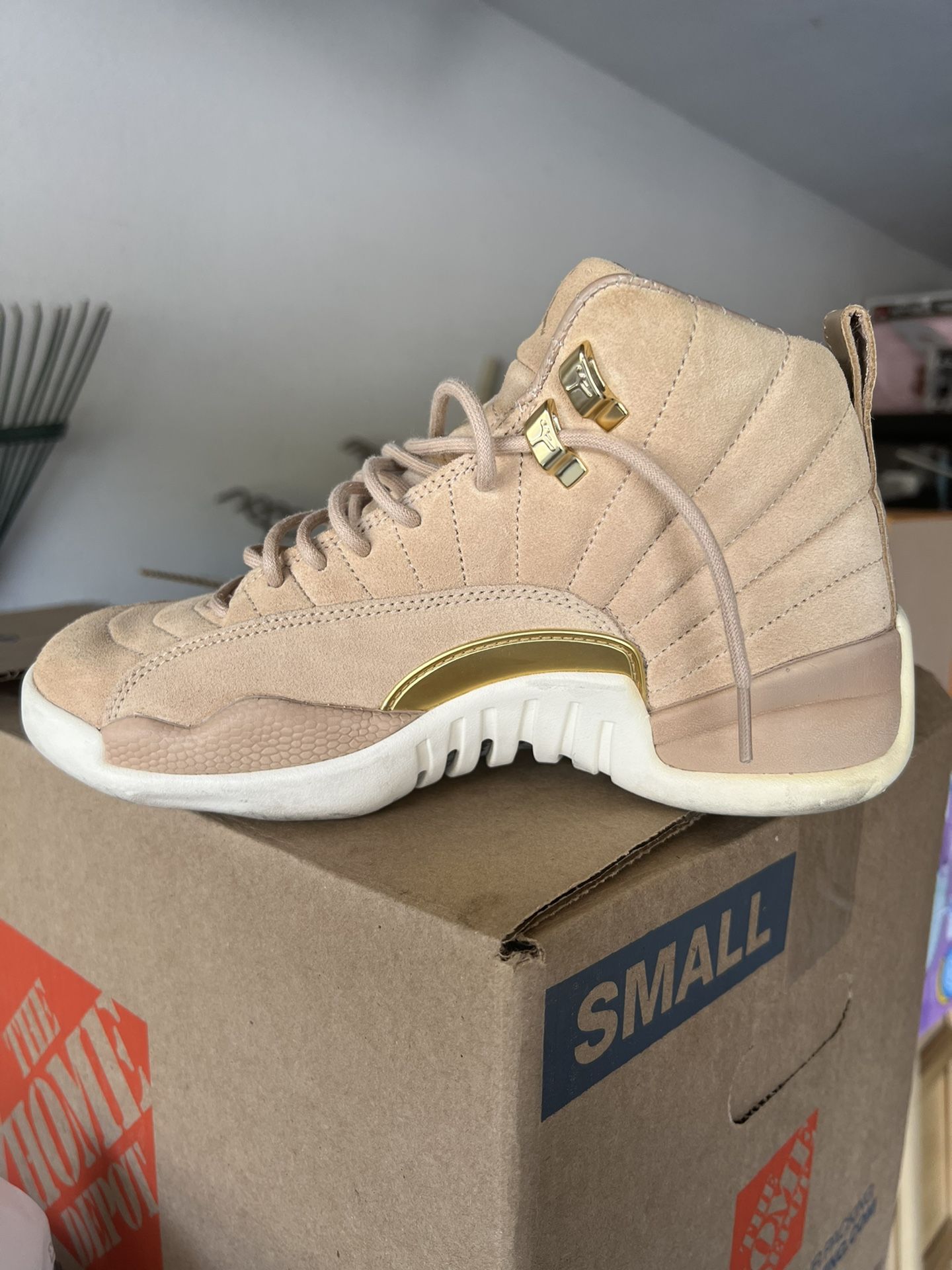 Womens AIR JORDAN 12 RETRO Vachetta Tan/metallic Gold Size