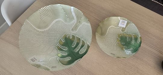 Embossed Glass Plate Set 
