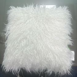 🤍 White Faux Fur Decorative Throw Pillow – 16” x 16” | Cowgirl Chic
