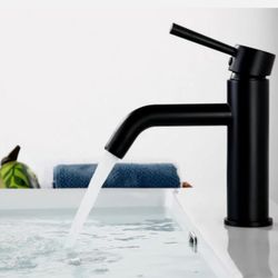 Rbrohant RB0709 Single-Handle Single Hole Bathroom Faucet in Matte Black