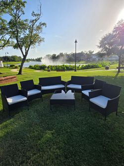 Like New 8 Pieces Outdoor Wicker Patio Conversation Set =2 Loveseats, 4 Chairs + 2  Glass Tables