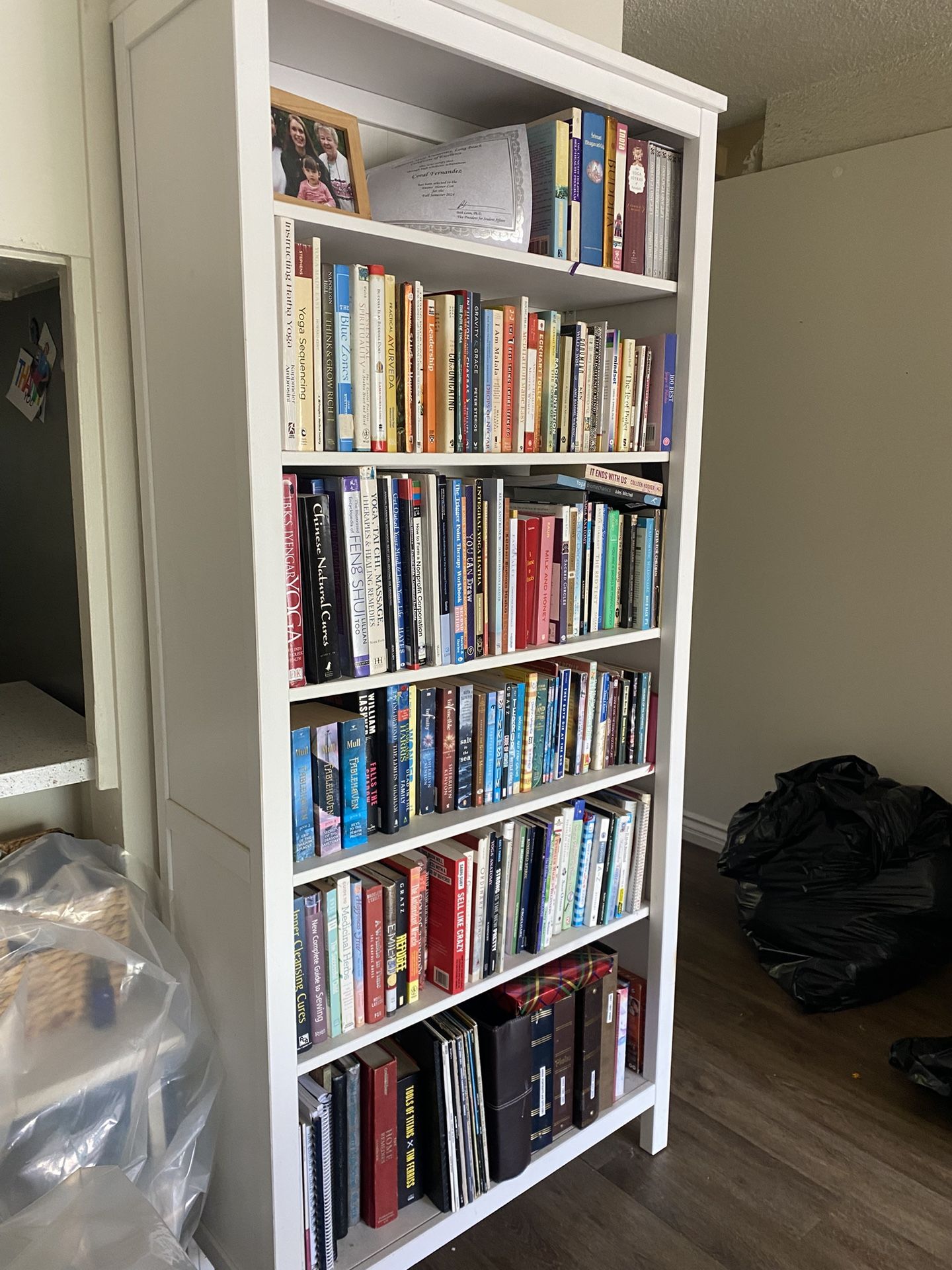 White Wood Bookcase/Bookshelf