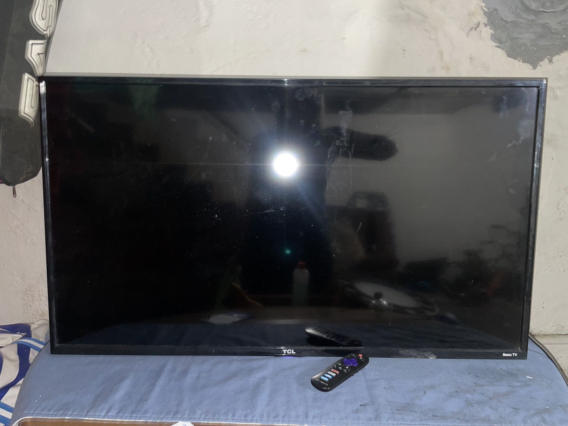 FREE- Tcl 38in RUKO TV