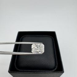 IGI Certified Emerald Cut Diamond