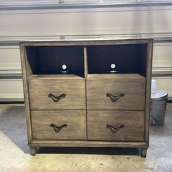 Birch Lane Calila 4 Drawer chest and tv console