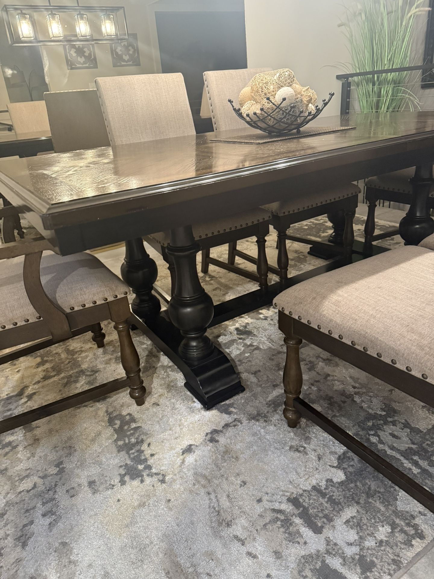 Beautiful luxury Dining Room Table With Leaf And 6 Chairs 