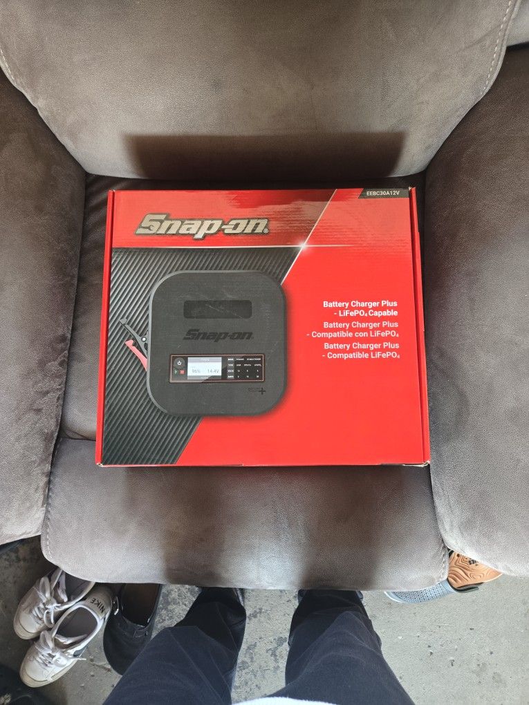 Snap On Battery Charger Plus EEBC3012V