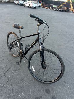 The Fuji Crosstown 1.3   Mountain Bike 16 Speed