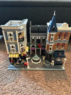 LEGO Creator Expert Assembly Square 10255 collectible