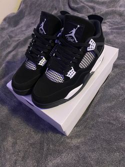 White thunder Jordan 4’s⚡️