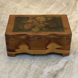 Vintage Cedar Wood Jewelry/Keepsake Storage Box (Circa 1950’s).