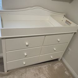 Changing Station Wirh Dresser 