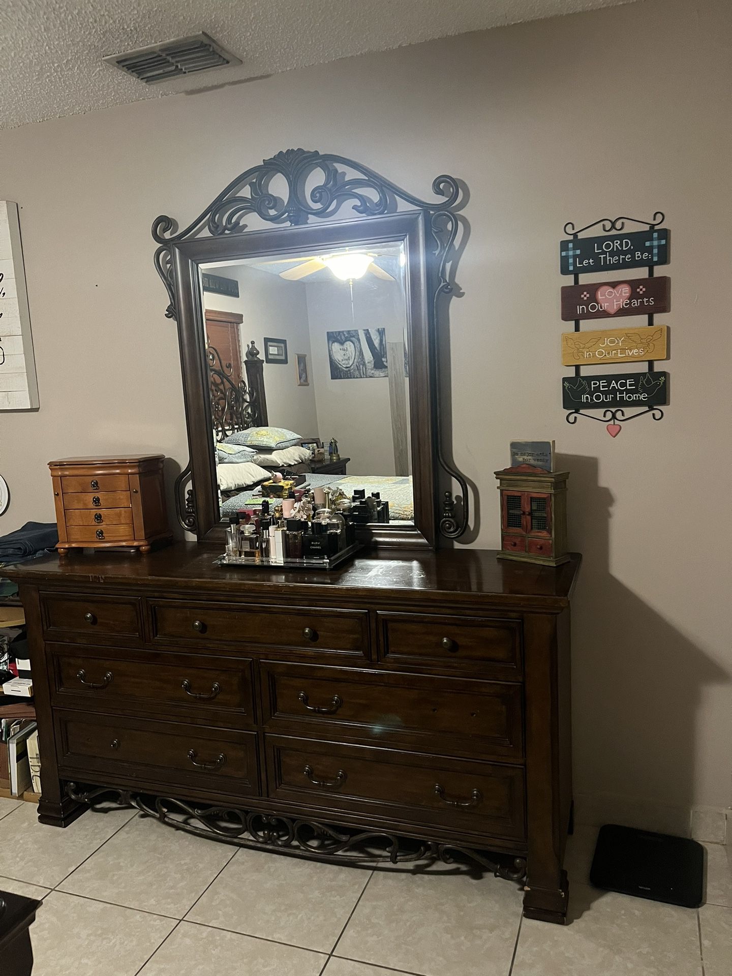 Free- Queen Bedroom Set , Need Gone, Bought New Set