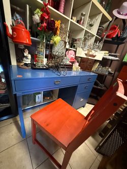 Desk & chairs $35