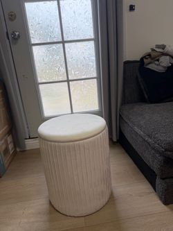 Round Storage Ottoman with Removable Lid – 18” Tall