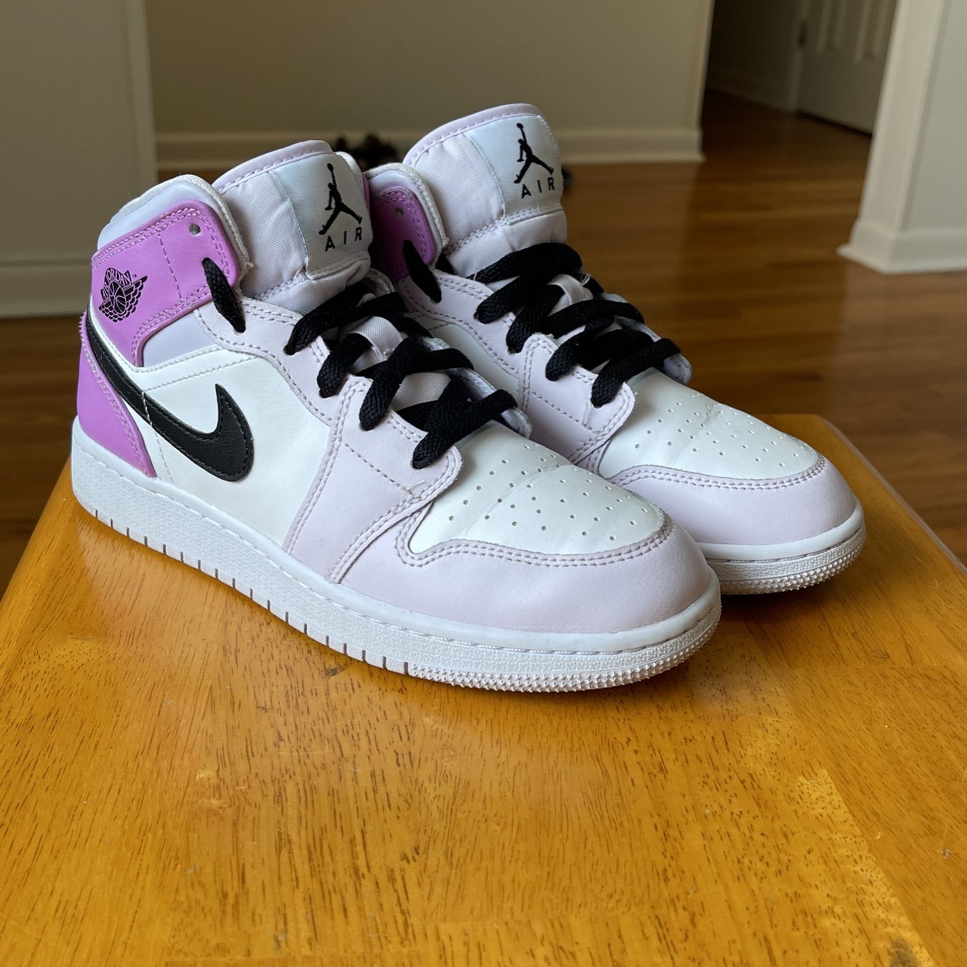 ALMOST NEW CONDITION NIKE AIR JORDAN Size or Size Women
