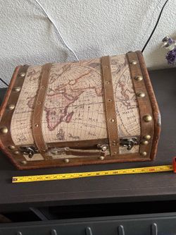Small trunk storage (broken handle )