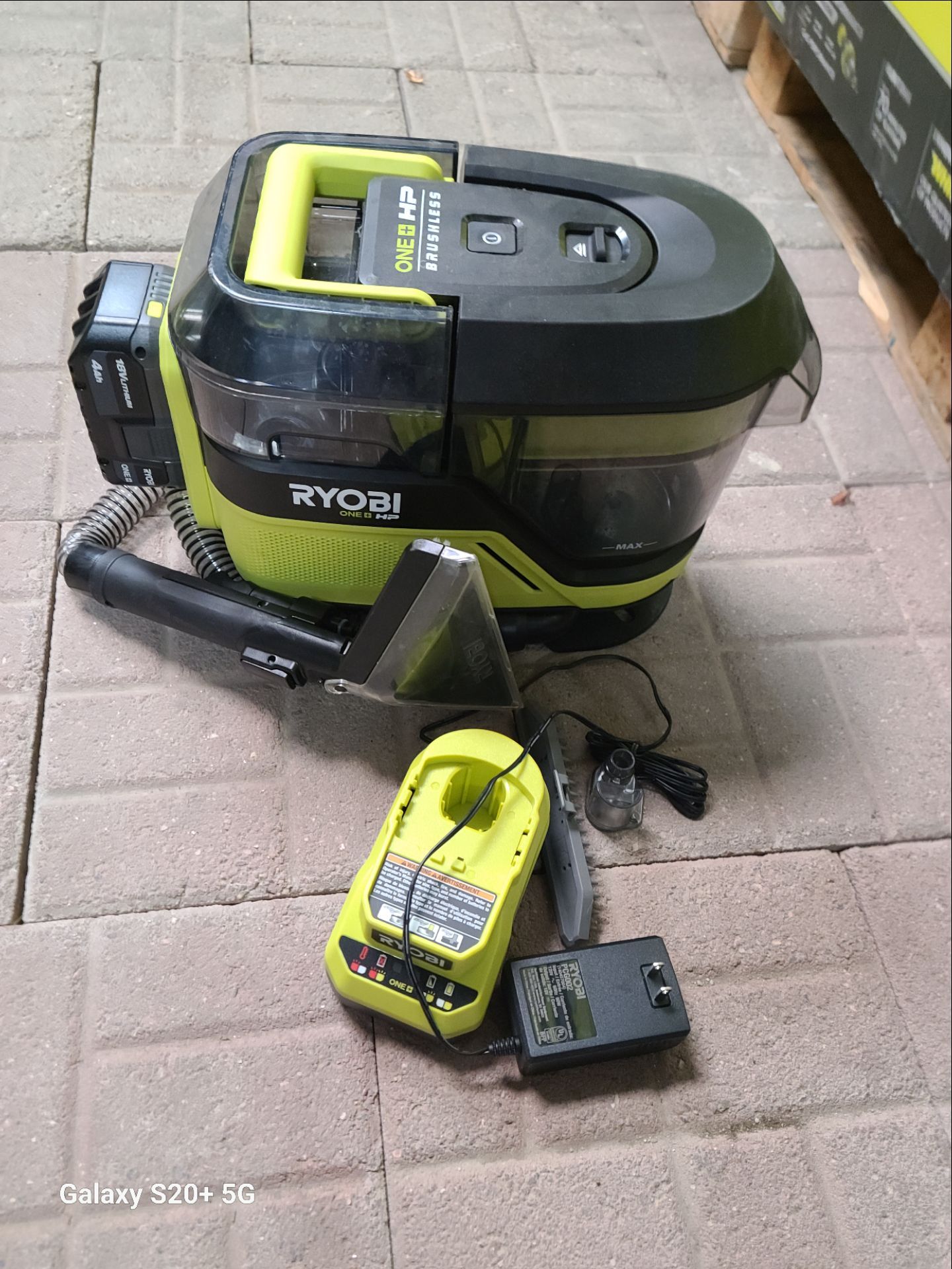 Ryobi 18v Brushless Cordless Swiftclean Mid-size Spot Cleaner