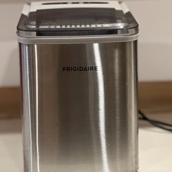 Portable Frigidaire countertop ice maker