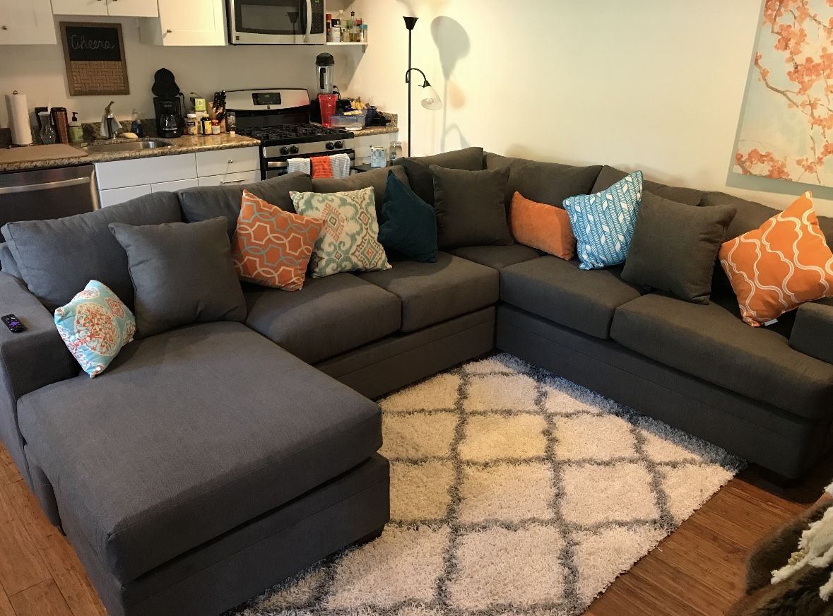 Sectional Couch Sofa 2-Piece Kerri W/Laf Chaise Living Spaces