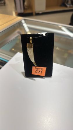 14 kt gold tip fang 6.4 grams
